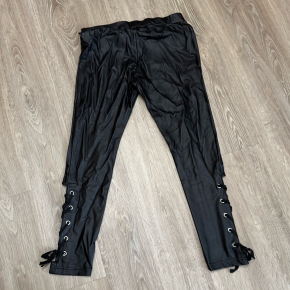 Women's Black Lace-Up Leggings - Picture 2 of 6